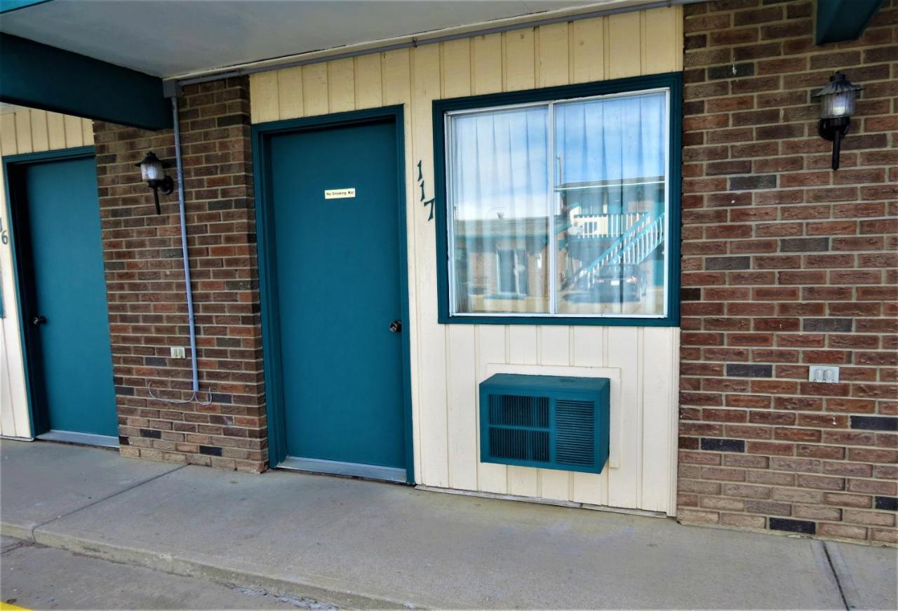 Ranchland Inn Nanton Exterior photo